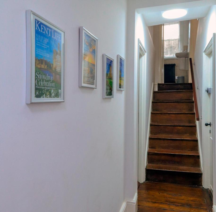 Trinity Square, Homestay