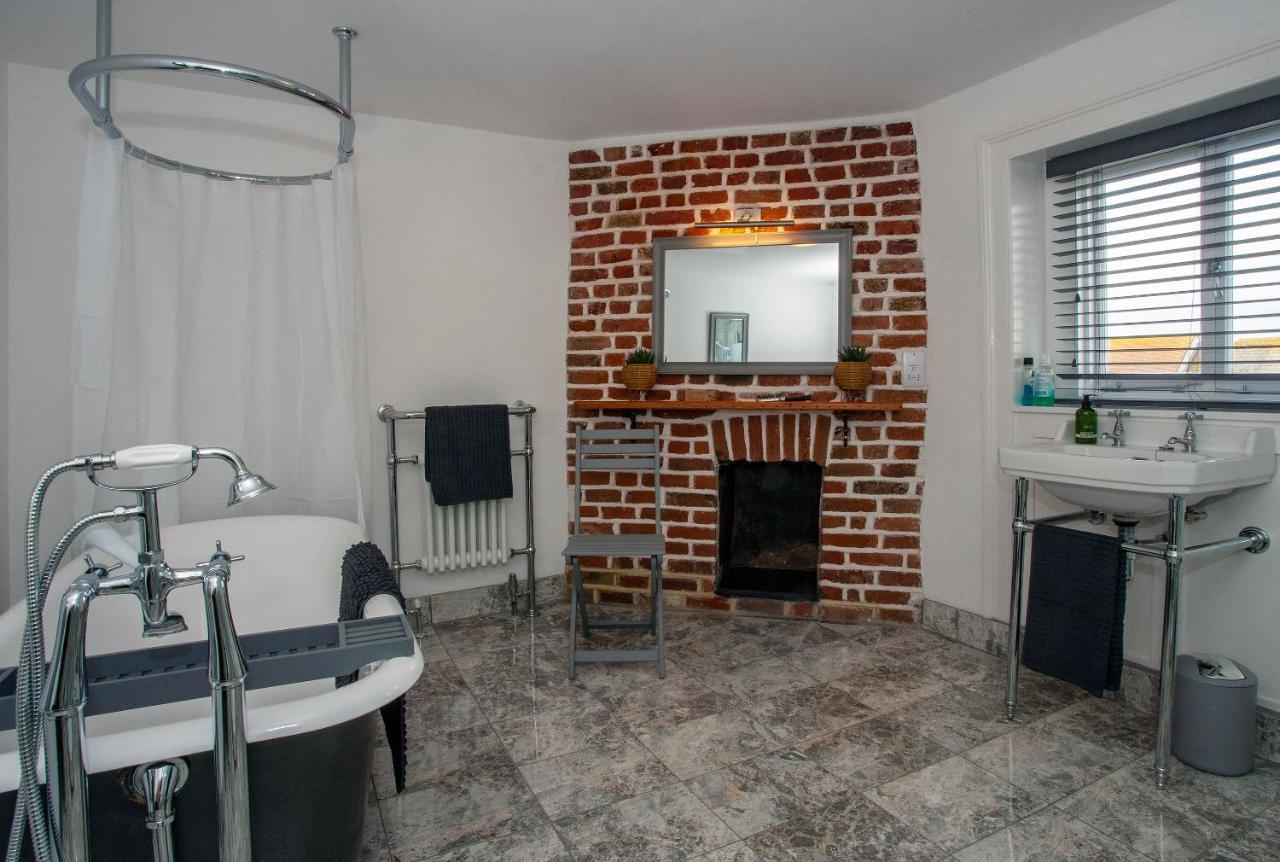 Homestay Trinity Square, *