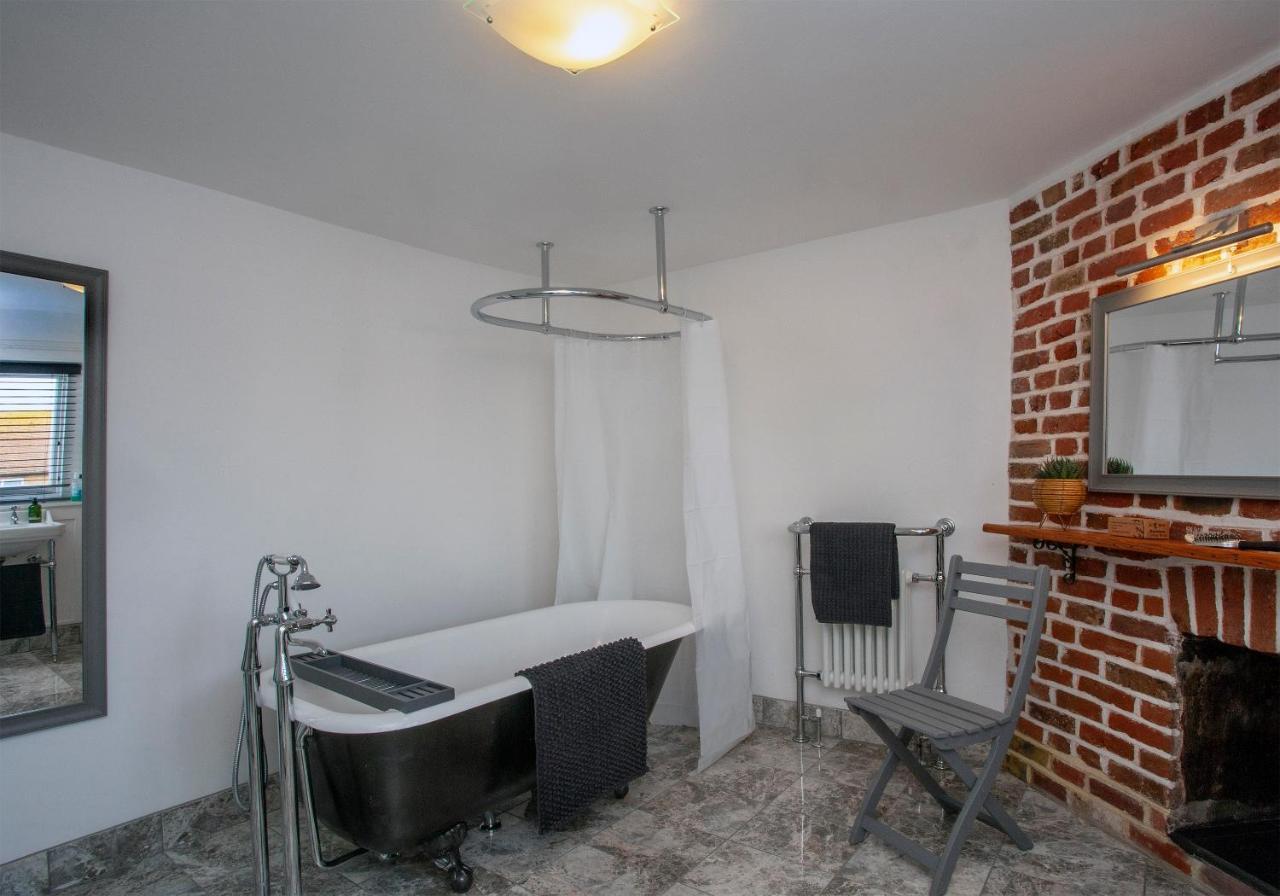 Homestay Trinity Square, *